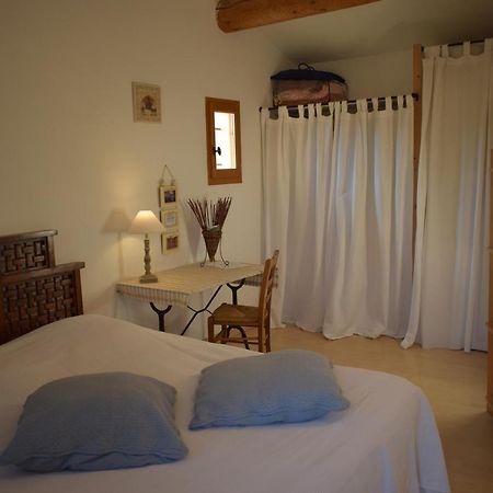 Hotel Saba à Cabrières-dʼAvignon Extérieur photo