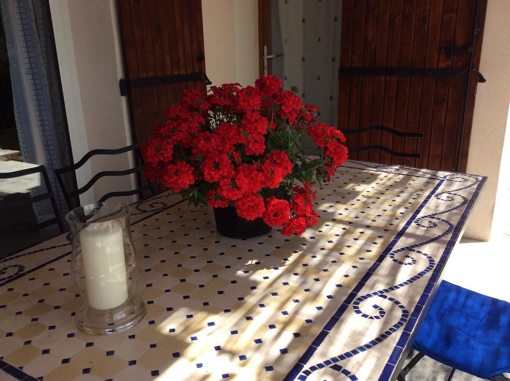 Hotel Saba à Cabrières-dʼAvignon Extérieur photo