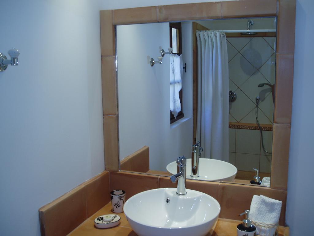 Hotel Saba à Cabrières-dʼAvignon Chambre photo
